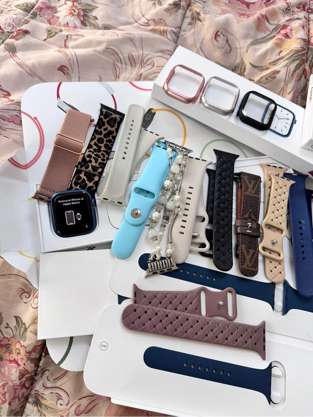 Apple Watch 7 Series Huge Bundle Case, Band, Straps excellent! Adult Owned!